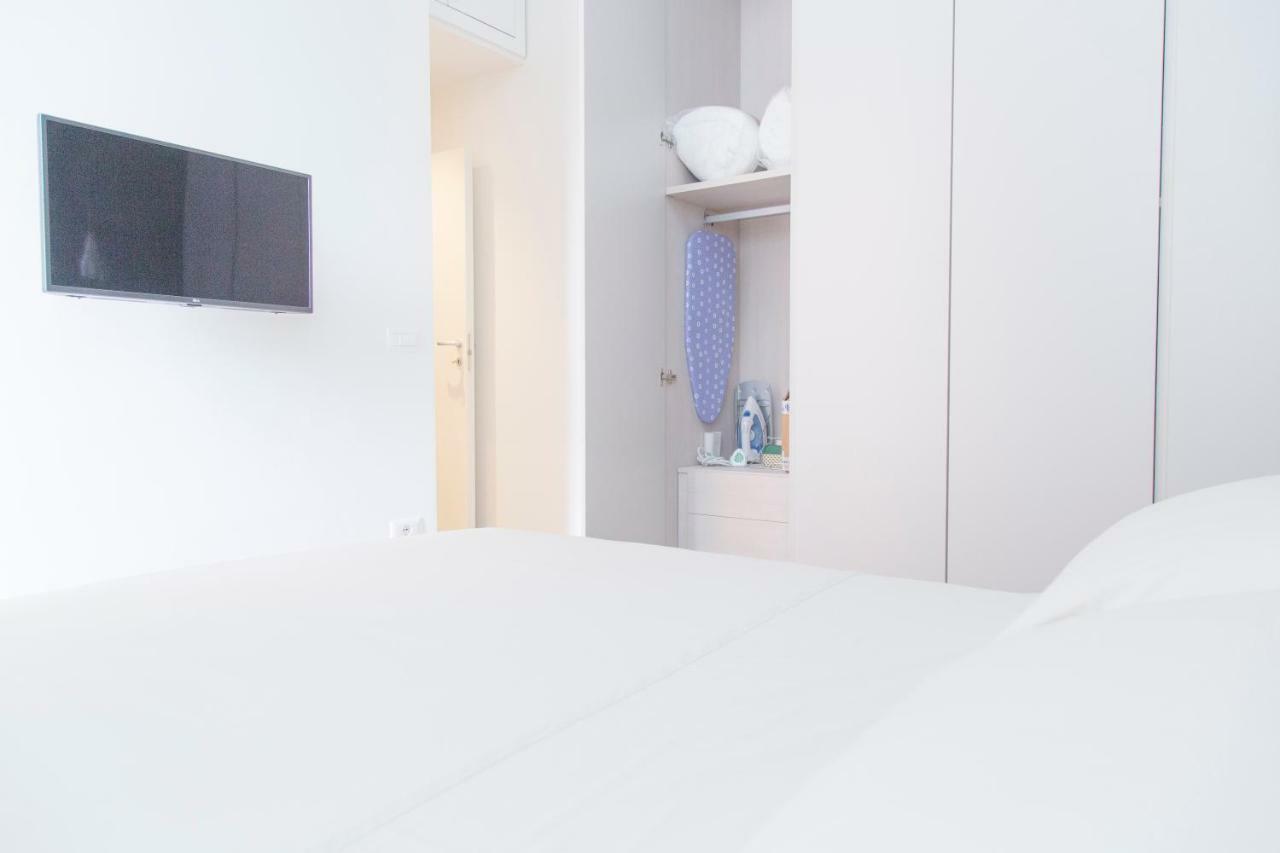 Brand new apt in Porta Romana (5 min from Duomo) Milão Exterior foto